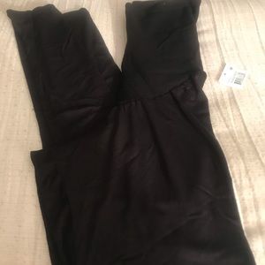 A pea in the pod. Maternity leggins.